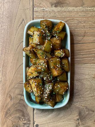 Berenjenas glaseadas con sesámo, miel y naranja