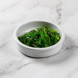 122 - Wakame goma alga marina con sesamo soia e pepe rosso