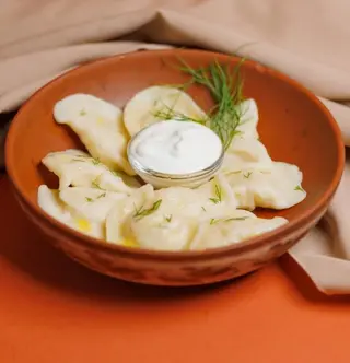 Вареники з м'ясом та сметаною (250/30г)