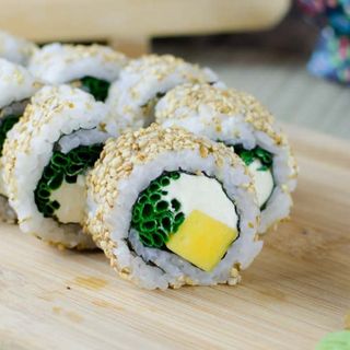 Uramaki Mango Roll