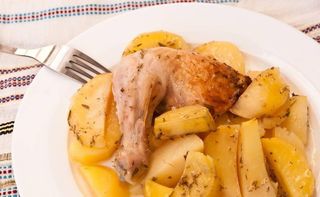 Пиле с картофи (400г)