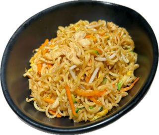 134. Spaghetti ramen con pollo alla piasta