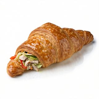 Croissant De Pollo Mechado con ensalada