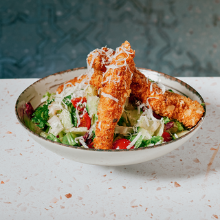 Salată Crispy Chicken