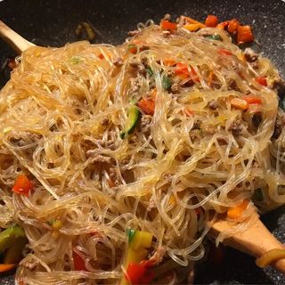 Tagliatelle di soia con misto carne