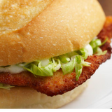 Bocadillo pechuga de pollo empanada 