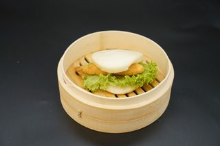 Guabao gamberi in tempura insalata e spicymaio