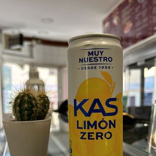 Kass Limón lata 330ml.
