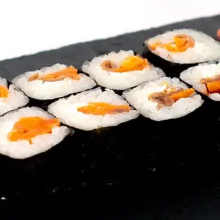 Maki Salmón Ahumado Y Queso (8 pzs.)