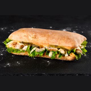 Sandviș LUCA cu file de piept de pui (sos dulce)