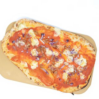 Pizza rossa tonno e cipolla