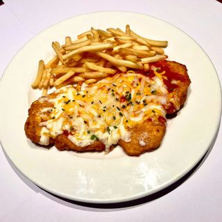 Escalopa de pollo gratinada a la napolitana