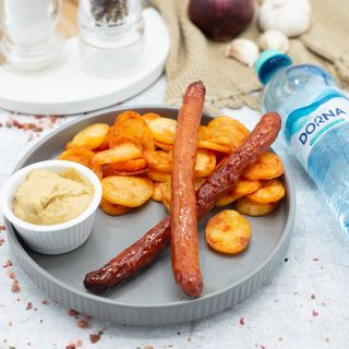 Grilled sausages,apa plata