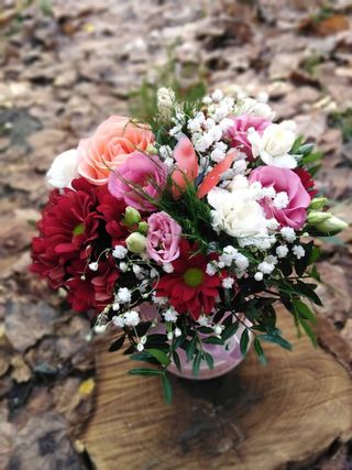 Cutie cu flori multicolore