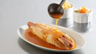 Cachorro com molho de francesinha