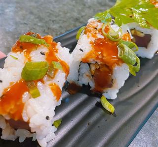 S41B.Rainbow Roll Atún Spicy (8 Pzs.)
