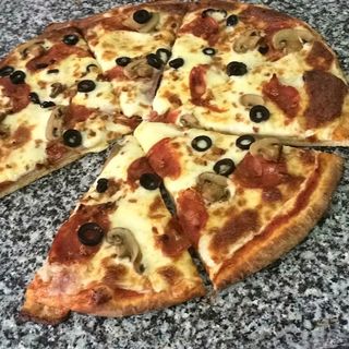 Pizza Média Portuguesa