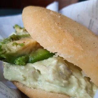 Arepa Reina Pepiada