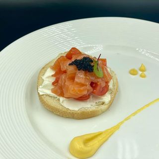 N3. Crostini salmon 1pz