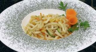 56 Udon con verdure