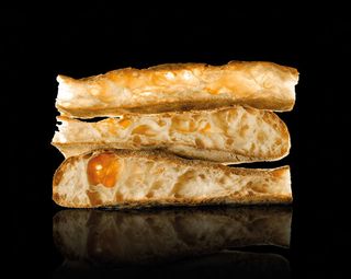 Pan De Cristal, Nuestra Especialidad,  Se Presenta Cortada