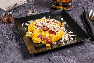 Mamaliguta cu branza si carnati 350g