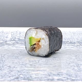 Maki anguila con aguacate