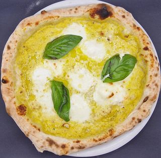 Margherita al datterino giallo con mozzarella di bufala