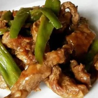 Ternera Con Pimientos Verdes