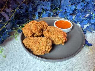 Крильця «Crispy» з кислосолодким соусом
