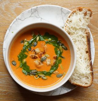 Крем-суп з печених овочів та креветкою Glovo