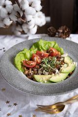 Salată caldă cu năut