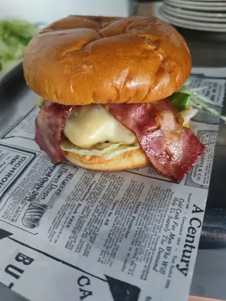 Hamburguesa Completa (200 G.)