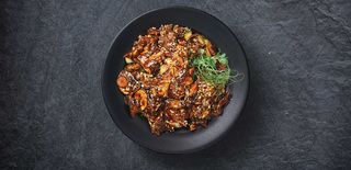 Junetina sa šampinjonima i povrćem