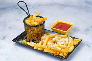 Pomfrit sa parmezanom i uljem od tartufa