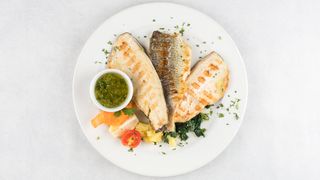 Dimljeni file pastrmke na žaru