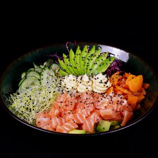 Salmão no Poke Bowl