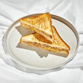 Мелт Тунець з сиром Чеддер