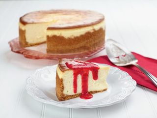 Baked Cheesecake with Strawberry Coulis 
