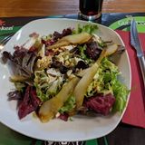 Ensalada De Queso De Cabra Y Pera