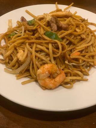 Tallarines Fritos Con Tres Delicias