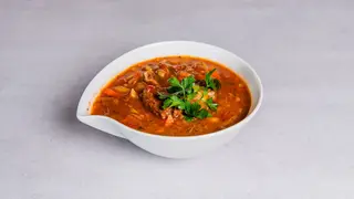 Zupa wołowa gulaszowa