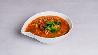 Zupa wołowa gulaszowa