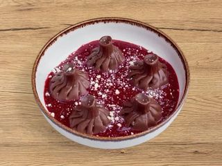 Chinkali dubajska czekolada w sosie jagodowym (5 szt)