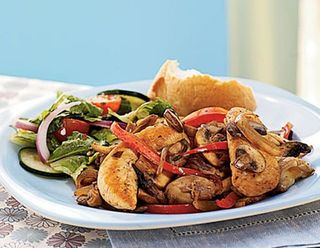 66. Пилешко с чушки, гъби, лук и къри (800г)