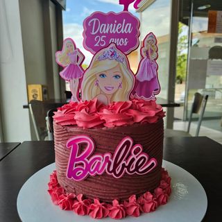 Bolo aniversário com topers