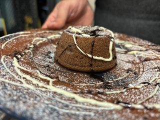 Soufflé Cuore Caldo Cioccolato, pistacchio e bianco