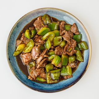 Ternera con pimientos verdes