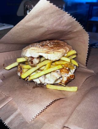 Chicken Cheese i pomfrit 100g