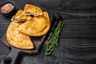 Чебурек з куркою та грибами